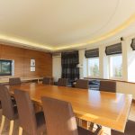 Lennart Meren mukaan nimetystä sviitistä löytyy kokouksille sopiva tila.