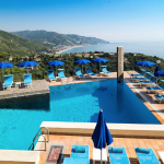 Allasalue ja näkymät merelle