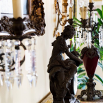 Koriste hotellin aulassa