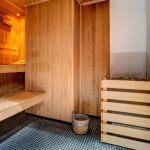 Hotellista löytyy perinteinen sauna..