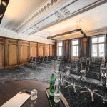 Hotellin kokoustiloista löytyy hurmaavia alkuperäisiä yksityiskohtia sekä tämän päivän varustelut