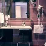 Kylpyhuone suihkulla