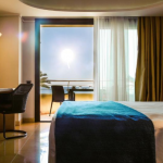 Deluxe-huone parvekkeella