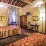 Neljän hengen huone