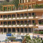 Hotel Panoramicin parvekkeet merelle päin