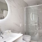 Superior King -huoneen kylpyhuone