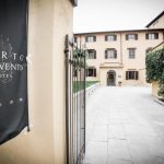 Hotellin portilta aukeaa oma maailmansa