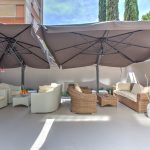 Nauti olostasi ulkona loungessa