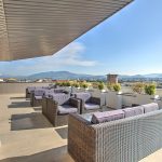 Hotellin kattoterassilta on upeat näkymät