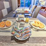 Hotellin aamiainen on saanut vaikutteita amerikasta sekä italialaisesta ruokakulttuurista