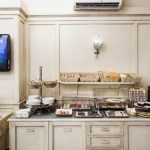 Hotellimajoitukseen sisältyy aamiainen