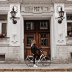 Hotel Telegraaf, julkisivu ja polkupyörä