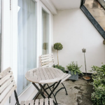 Osassa huoneista on ihana parveke