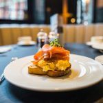 Ravintola tarjoilee raikkaita makuja ja herkullisia annoksia