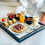 Maukkaan aamiaisen voit tilata myös suoraa huoneeseesi