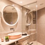 Standard-perhehuoneen kylpyhuone