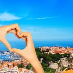 Monacolaismaisema käsisydämessä.