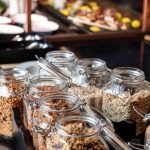 Aamiaisen yksityiskohtia