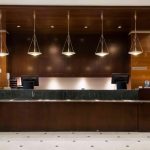 Hotellin vastaanottotiski