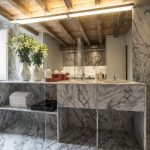 Kylpyhuoneen yksityiskohtia