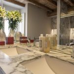 Kylpyhuoneen yksityiskohtia