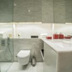 Kylpyhuoneen yksityiskohtia