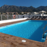 Uima-allas kattoterassilla