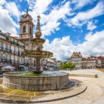 Ihastuttava aukio Guimarãesissa