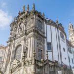 Koristeellinen Clérigosin kirkko ja torni Portossa