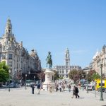 Kuningas Pedro IV:n patsas Praça da Liberdade -aukiolla Portossa