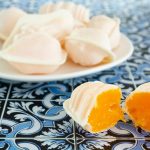 Portugalilainen herkku Ovos Moles de Aveiro, makeutettu kananmuna