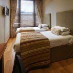 Neljän hengen huone