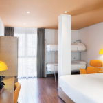 Neljän hengen huone