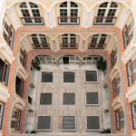 Hotellin kaunis sisäpiha