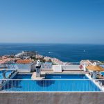 Toinen hotellin allasalueista