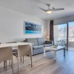 Kahden makuuhuoneen huoneisto osittaisella merinälöalla