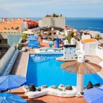 Toinen hotellin allasalueista