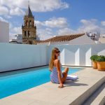 Kattoterassi ja uima-allas