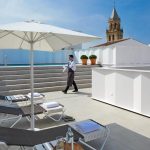 Kattoterassi ja uima-allas