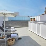 Kattoterassi ja uima-allas