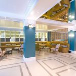 Hotellin aulatiloja ja vastaanotto