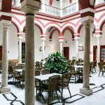 Hotellissa on kaunis andalusialainen sisäpiha