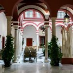 Hotellissa on kaunis andalusialainen sisäpiha