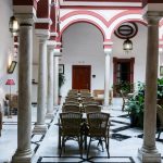 Hotellissa on kaunis andalusialainen sisäpiha