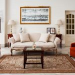 Hotellin vastaanotto ja aula