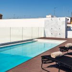 Kattoterassi ja uima-allas