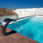 Kattoterassi ja uima-allas