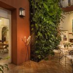 Hotellissa on kaunis sisäpiha