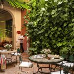 Hotellissa on kaunis sisäpiha