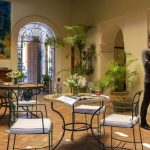 Hotellissa on kaunis sisäpiha